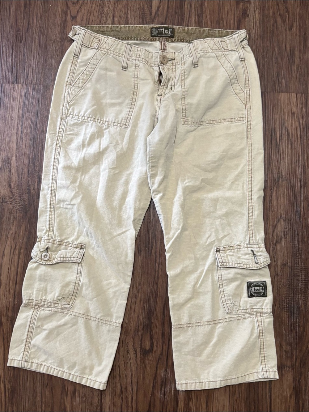 L.E.I. Vintage Y2K Khaki Cargo Capri Pants Size 3 Utility Cropped